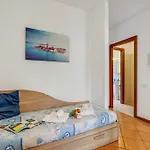 La Perla With Shared Pool Aparthotel
