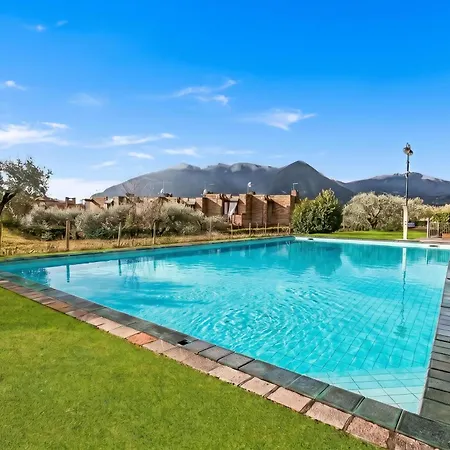 La Perla With Shared Pool 3* 蒙泰伊索拉